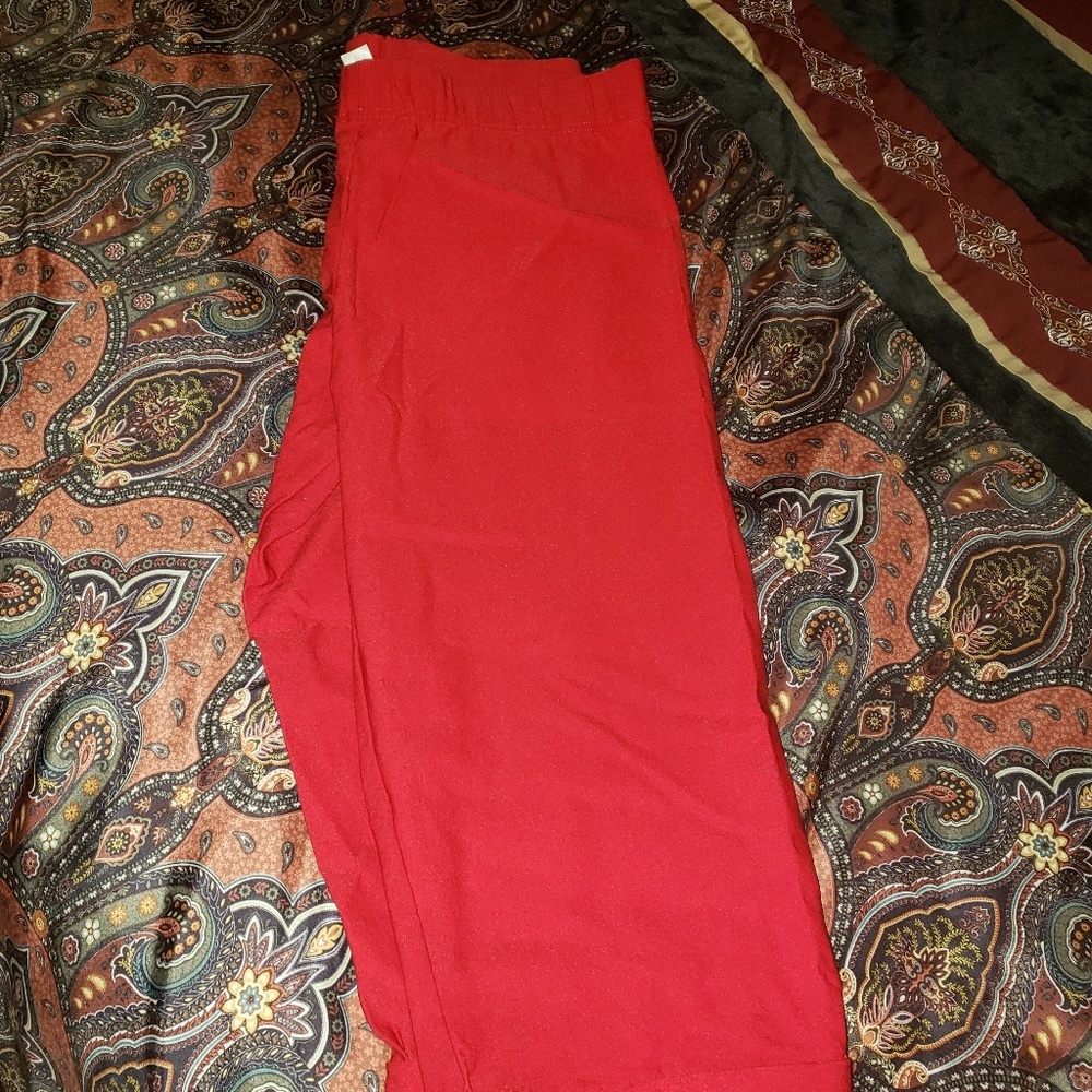 Red capri pant